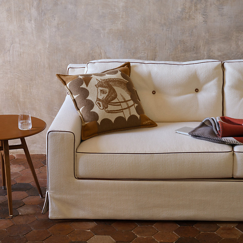 クッション ジャカード 《シュヴァル・ジョーカー》 - マロン | Hermès